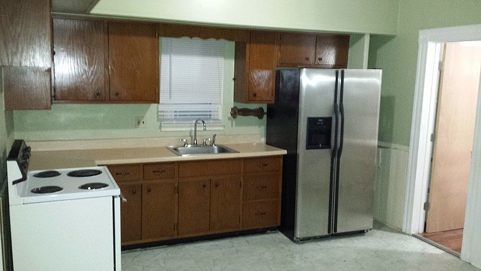 1st image of 212 N 3rd St