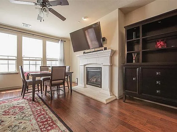 2825 Sheridan Dr — Photo 2