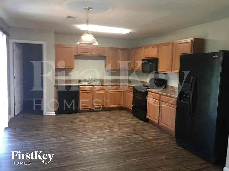1777 Whatling St — Photo 3