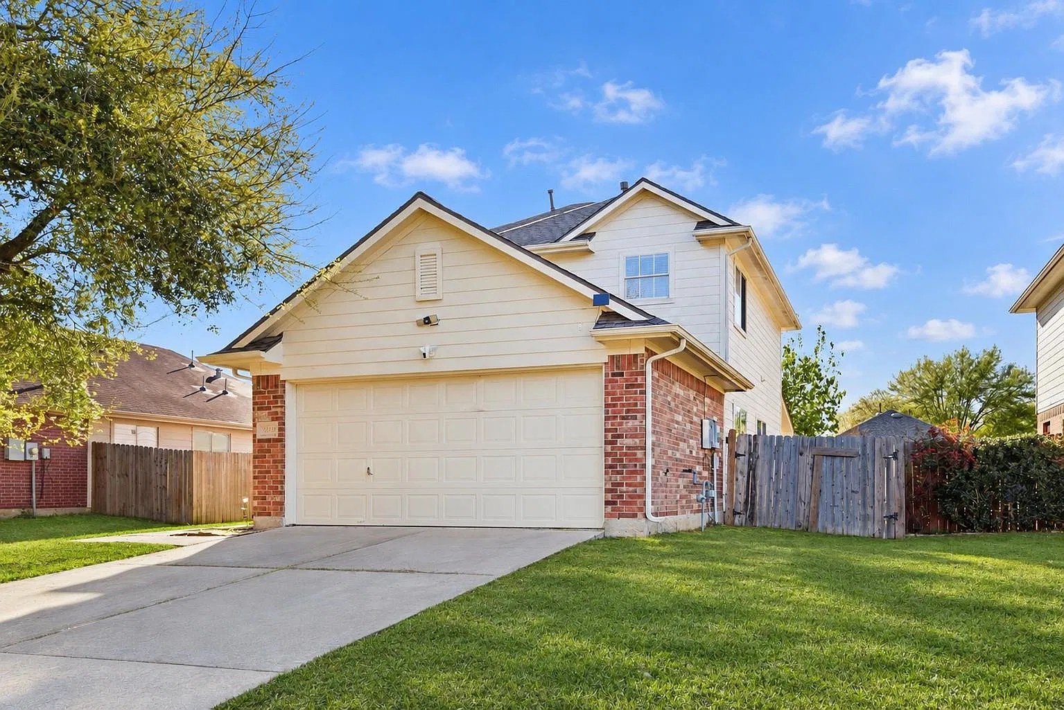 4 bed, 2.5 bath, 1890 sqft, $2,900 — Photo 1