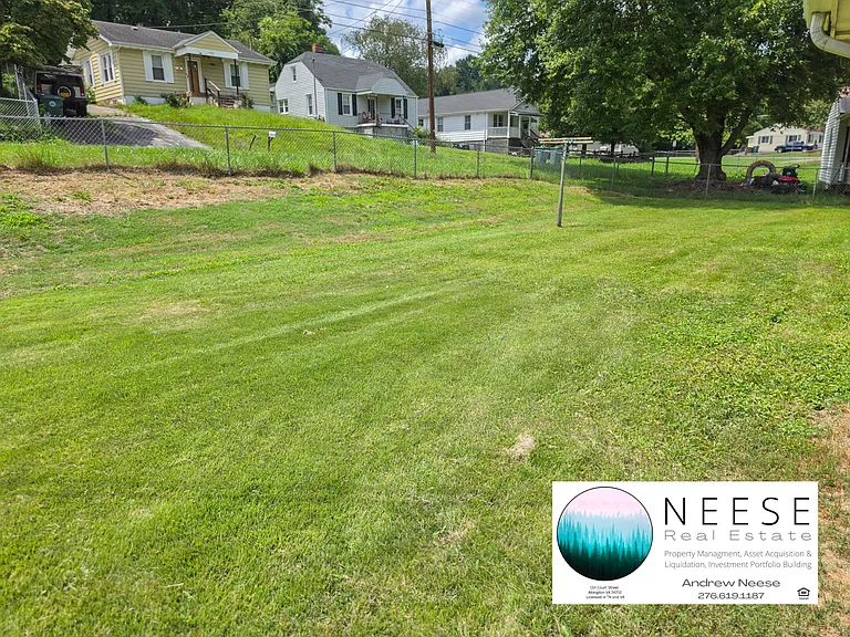 422 Barker Ln — Photo 15