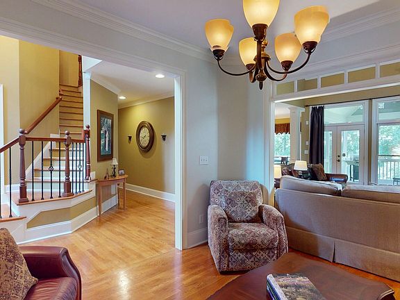 5th image of 3755 Maryhill Ln NW