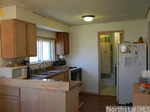 3rd image of 389 Arion St E