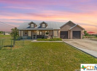 445 Spanish Grant Cir, Bandera, TX 78003