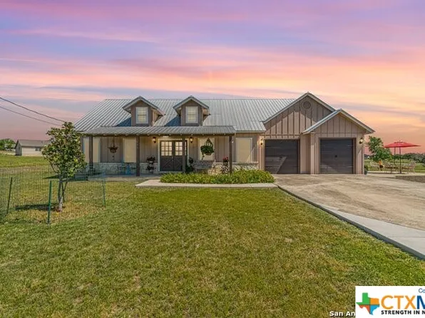 445 Spanish Grant Cir, Bandera, TX 78003