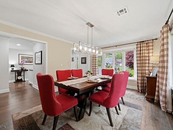 4th image of 13 Laurel Pl