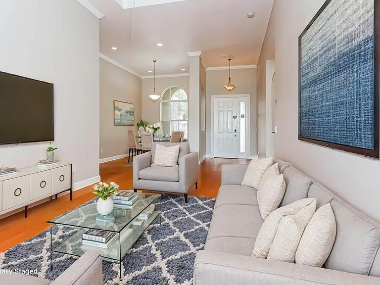 1755 Palisades Dr — Photo 5