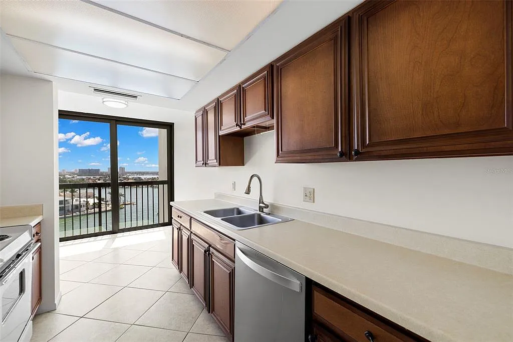 2 bed, 2.0 bath, 1430 sqft, $3,600 — Photo 3