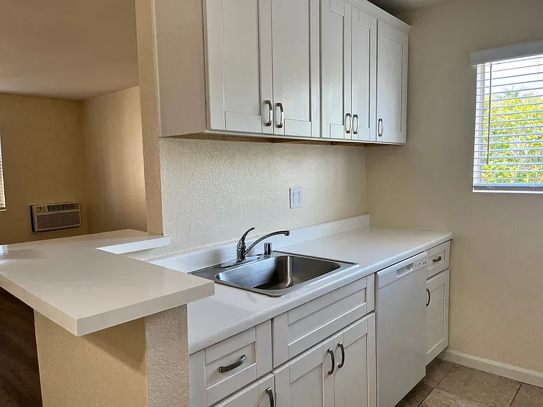 41st St Apartments located in the heart of San Diego — Photo 11