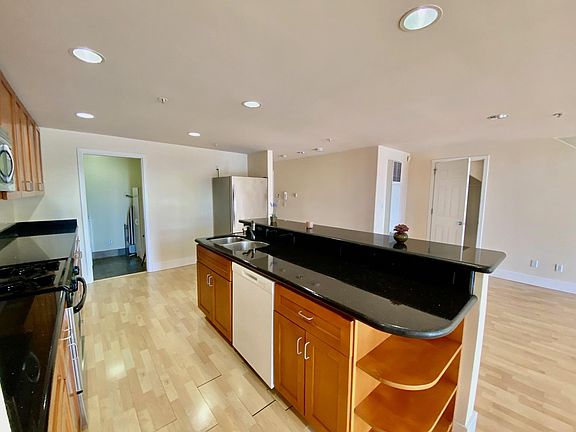 5th image of 2132 Folsom St Suite 2