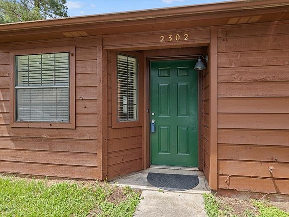 2nd image of 2302 Hartsfield Way #36