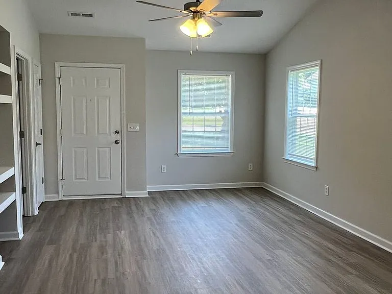 122 Springwood Ln — Photo 4