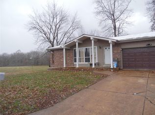 1212 Birch St, Pacific, MO 63069