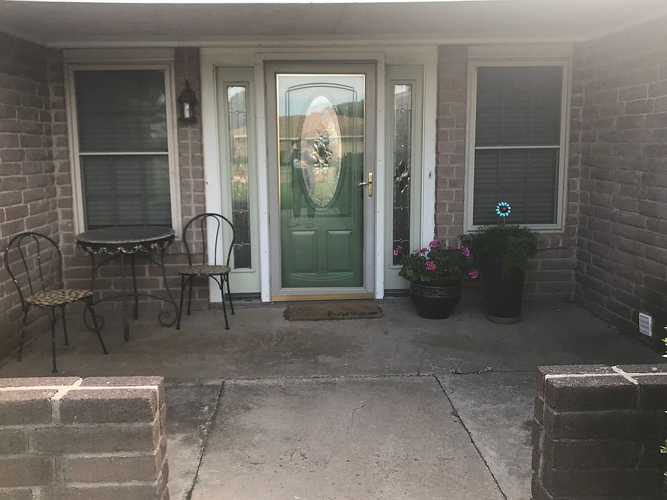 1st image of 704 Daffodil St