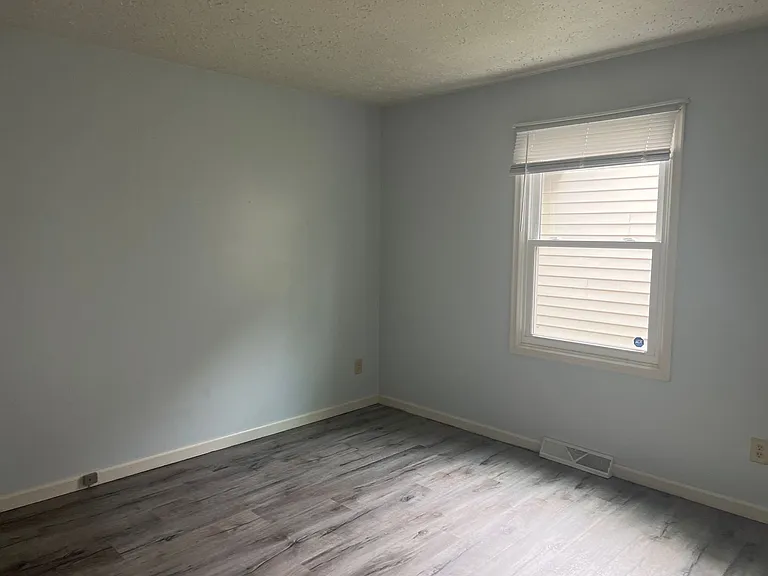 5266 - 5268 Carlton Dr — Photo 3