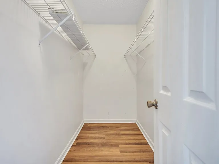 1501 Woodcrest Cir — Photo 9