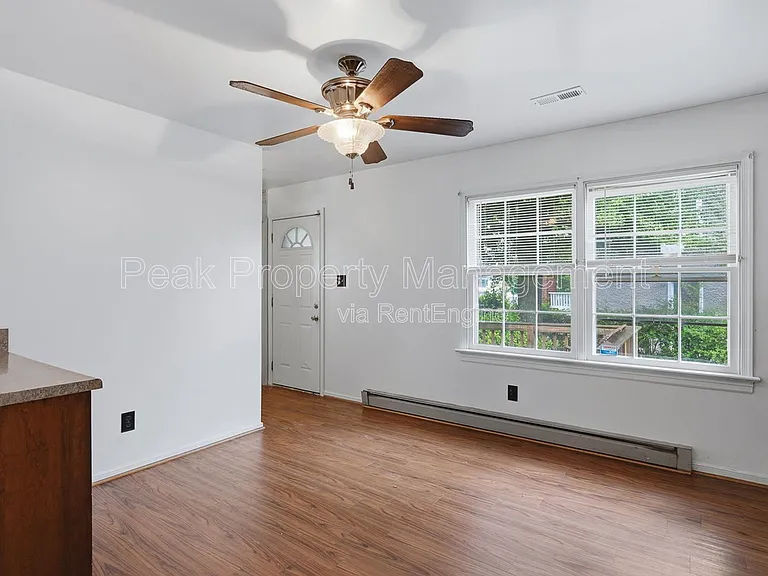 3322 Woodrow Ave — Photo 9