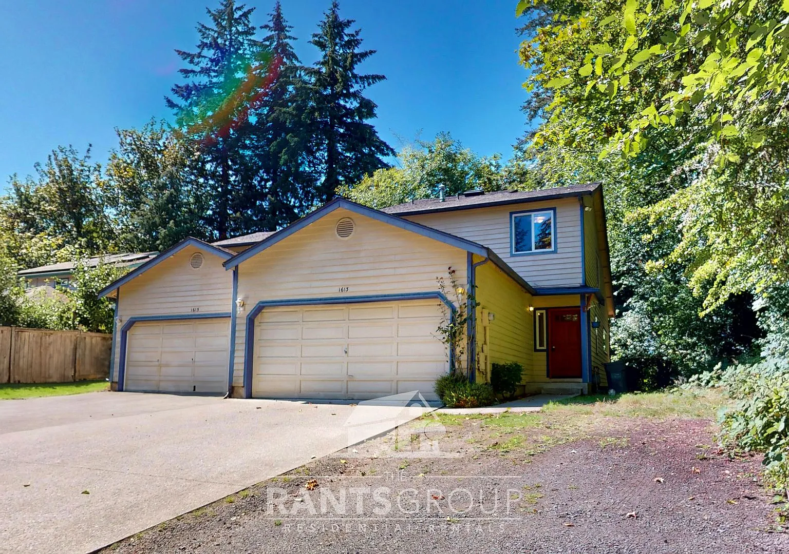 3-bedroom duplex unit near downtown, spacious, private, great schools. — Photo 1