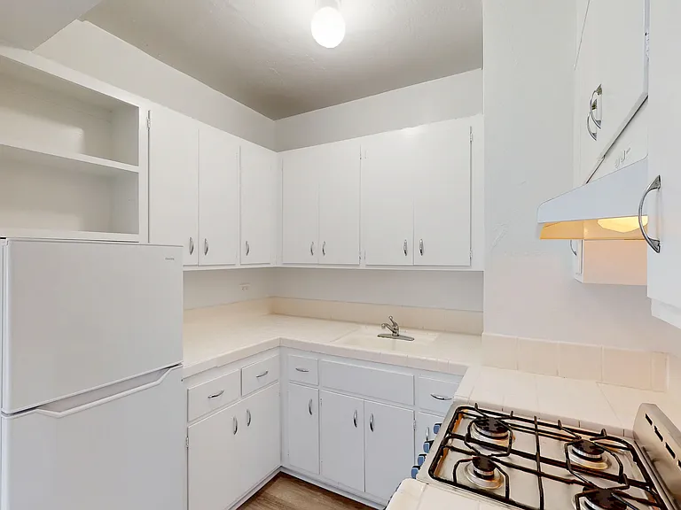 812 Eddy St #204 — Photo 2