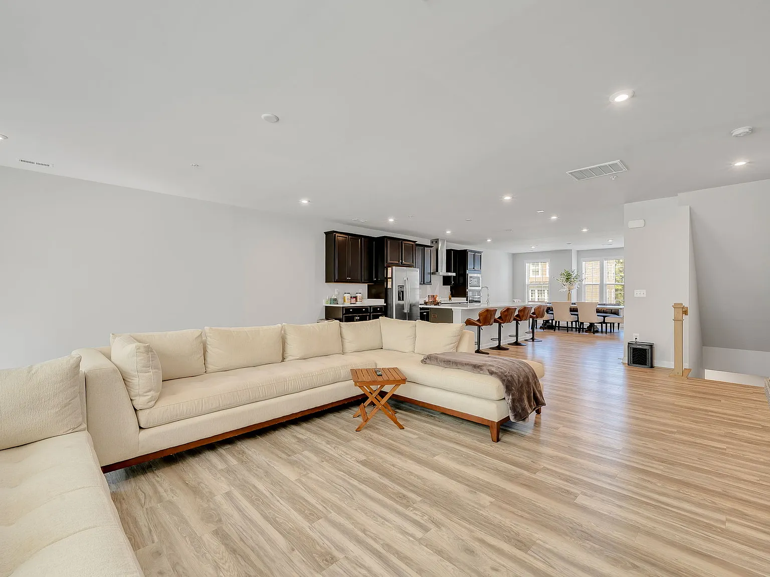 3 bed, 2.5 bath, 2452 sqft, $2,750 — Photo 4