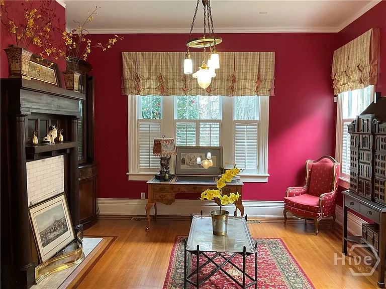 920 E Victory Dr — Photo 11