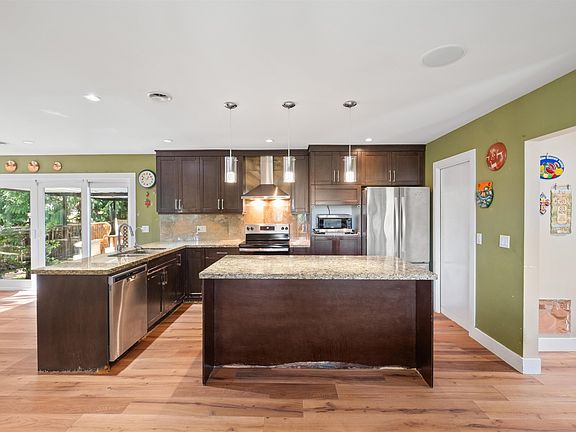 4th image of 1329 Appin Rd