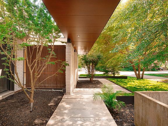 5th image of 12 York Valley Cres