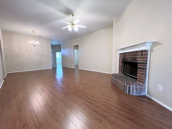 2nd image of 2701 Emerald Ln