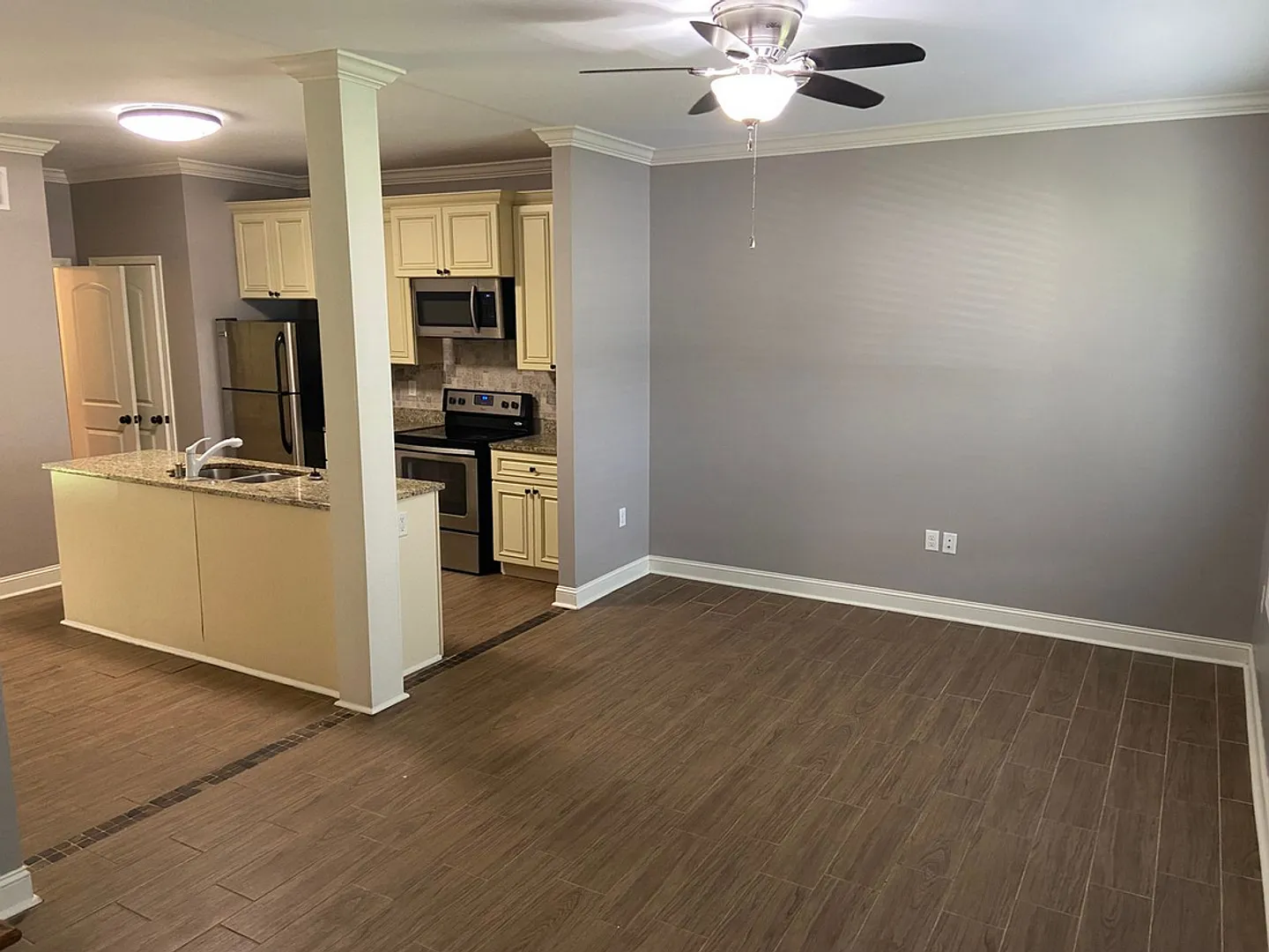 3 BR/2.5 BA — Photo 2
