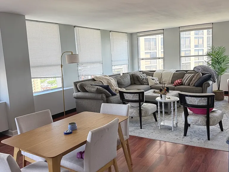 2626 N Lakeview Ave #1612 — Photo 3