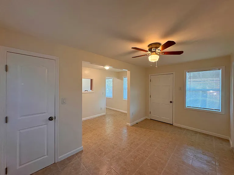 710 S Arizona Ave #A — Photo 2