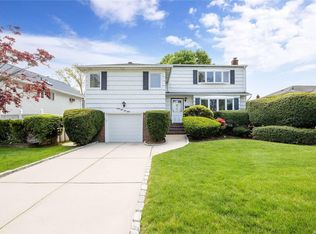 3858 Lee Dr, Seaford, NY 11783