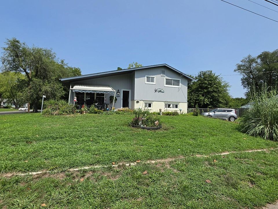 1st image of 915 Towerview Rd