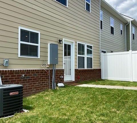 3rd image of 3059 Oglethorpe Dr