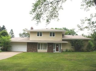 10105 Uplander St NW, Coon Rapids, MN 55433