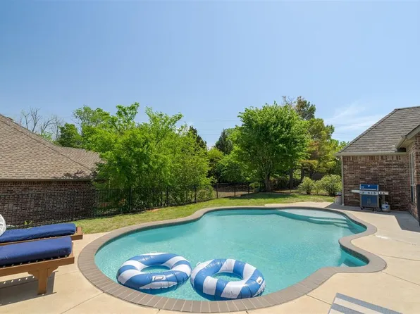 109 Lakeview Ct, Edmond, OK 73003