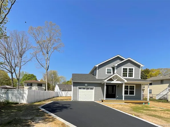 492 Blue Point Road, Farmingville, NY 11738