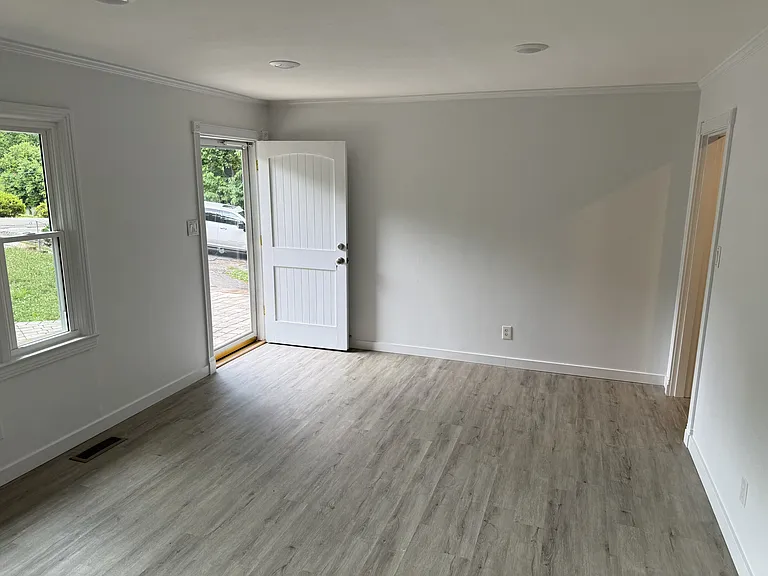 705 White Oak Dr — Photo 7