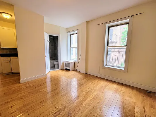 Rented by Gold & Appel Realty Corp | media 10