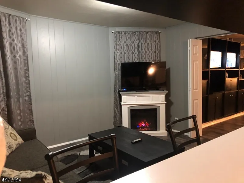 2 bed, 1.0 bath, $2,100 — Photo 3