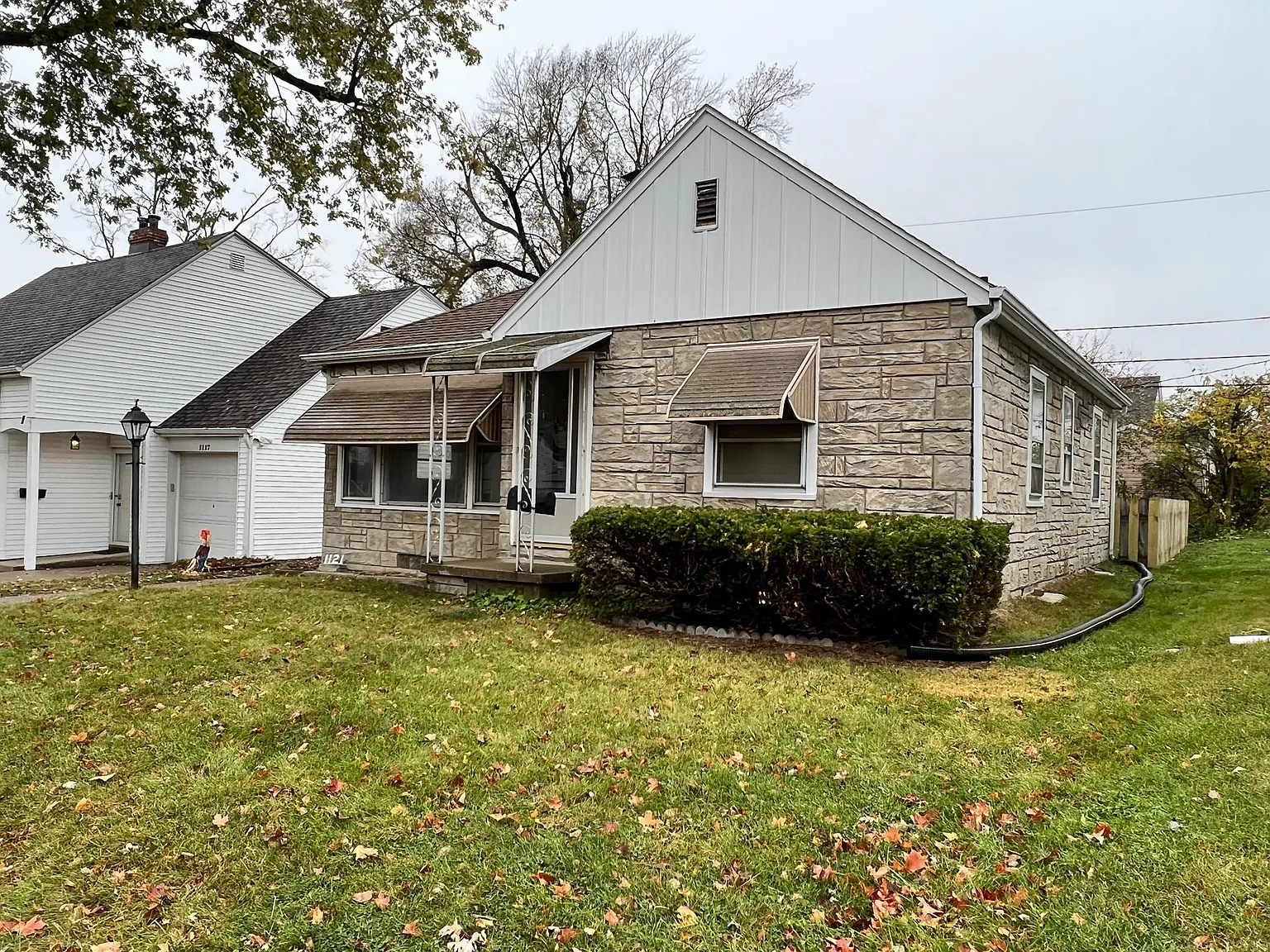 1121 E Richwoods Blvd photo 1