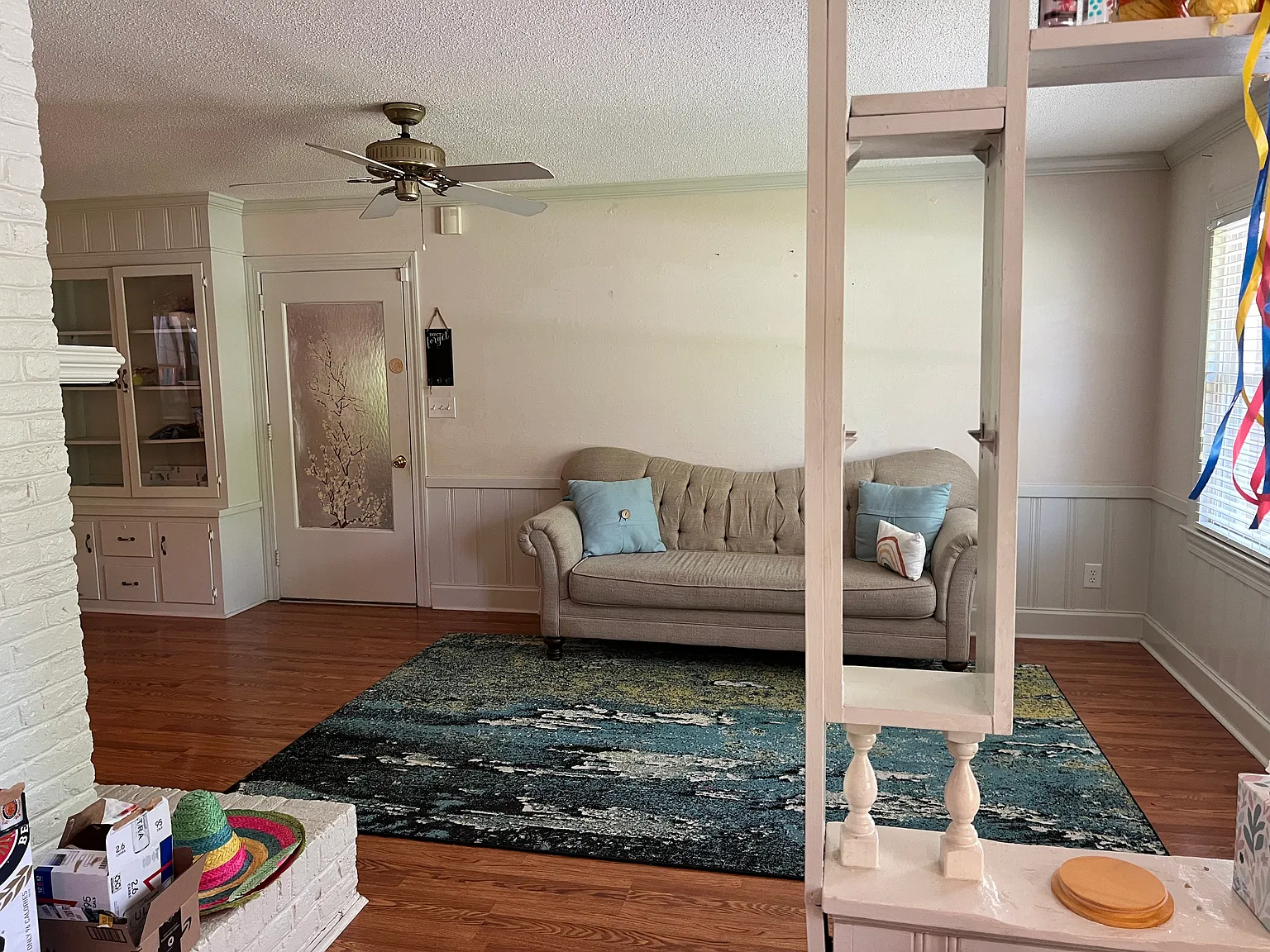 2117 Southview Dr — Photo 2