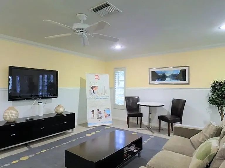 Naples 701 Apartments — Photo 36