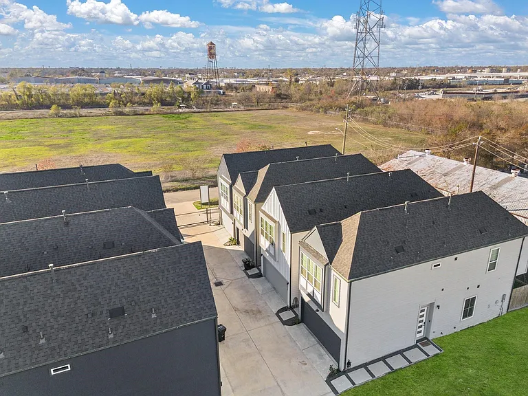 2928 Stevens St — Photo 24