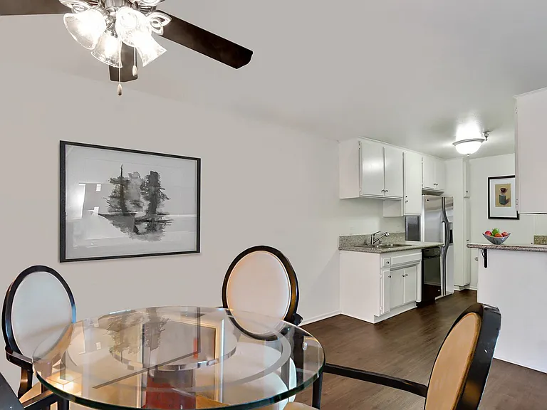 Encino Majestic — Photo 6