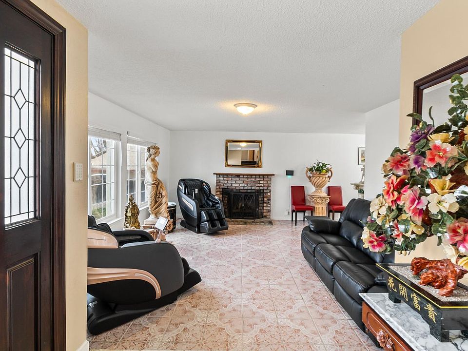 1st image of 160 Bristol Drive