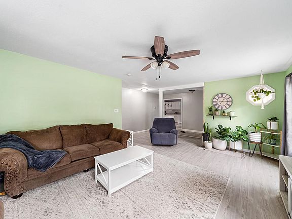 5th image of 20695 Louise Ln