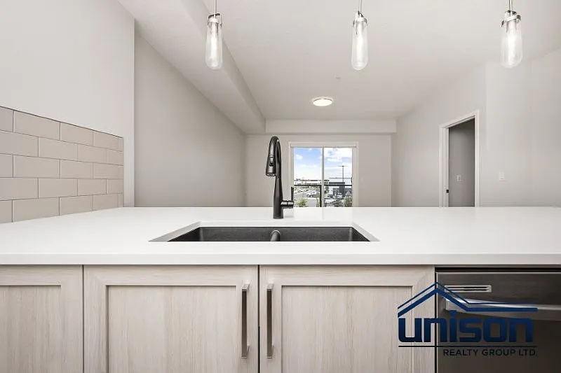 2 bed, 837 sqft, $1,800 — Photo 4