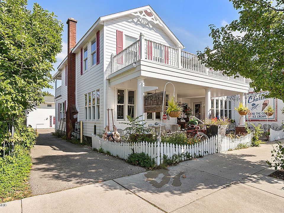 1st image of 138 Mason St #4