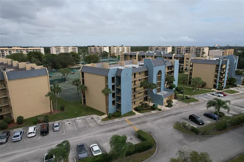 2 bed, 2.0 bath, 1080 sqft, $1,900 — Photo 2